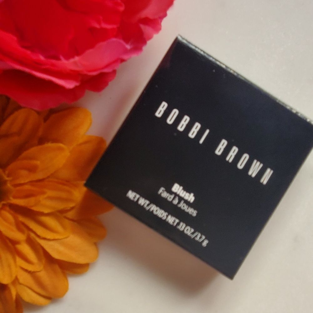 Bobbi Brown Blush in Pretty Pink Pink (cool toned medium dark pink) - Picture 9 of 13